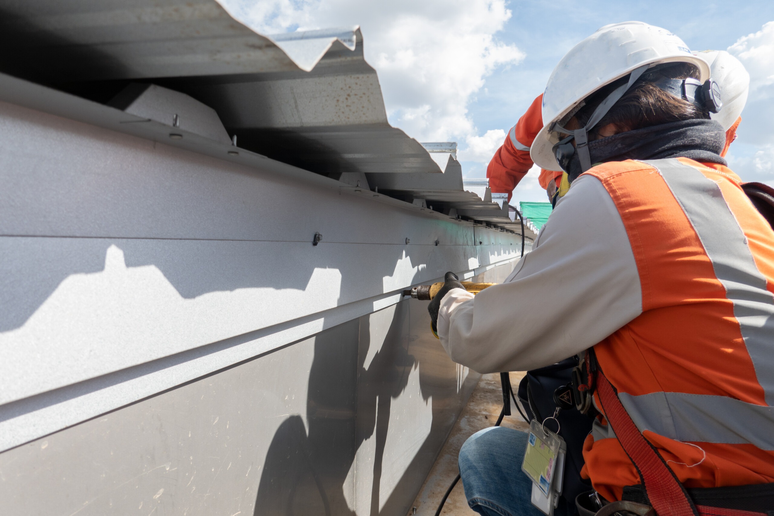 commercial roofing crew